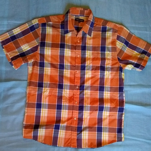 Button down shirt 💯 - Picture 1 of 4